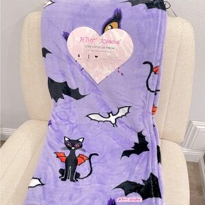 NEW Betsey Johnson Cute Halloween Purple Black‎ Throw Blanket Vampire Cat Bat